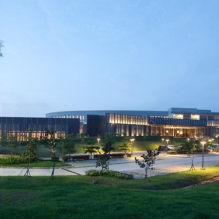 Hotel Santika Premiere Bandara Palembang Exterior foto