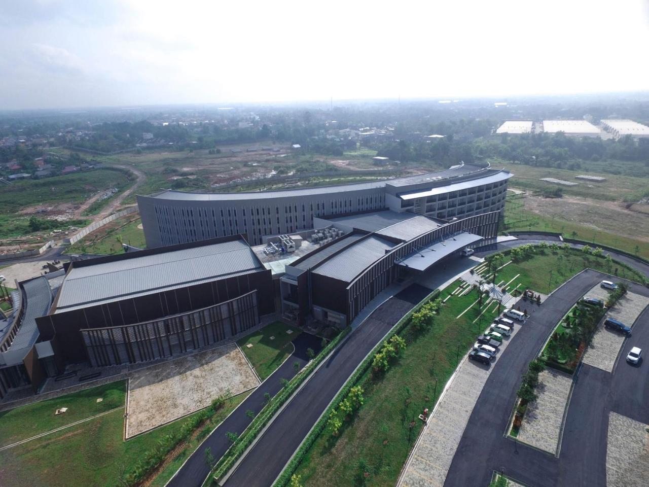 Hotel Santika Premiere Bandara Palembang Exterior foto